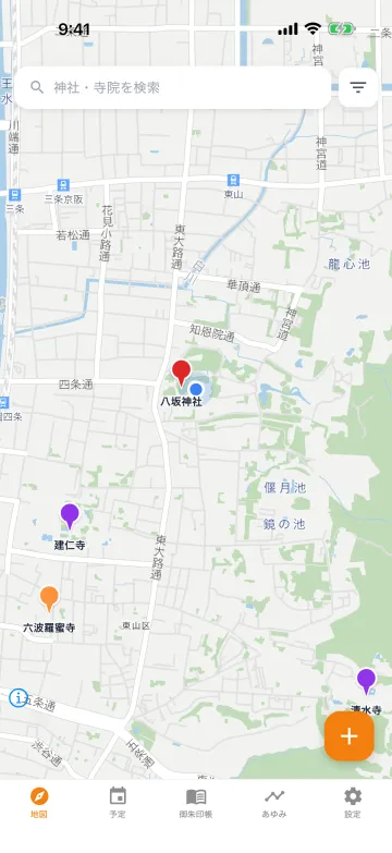 地図の画面。まわりの神社とお寺のピンが並ぶ